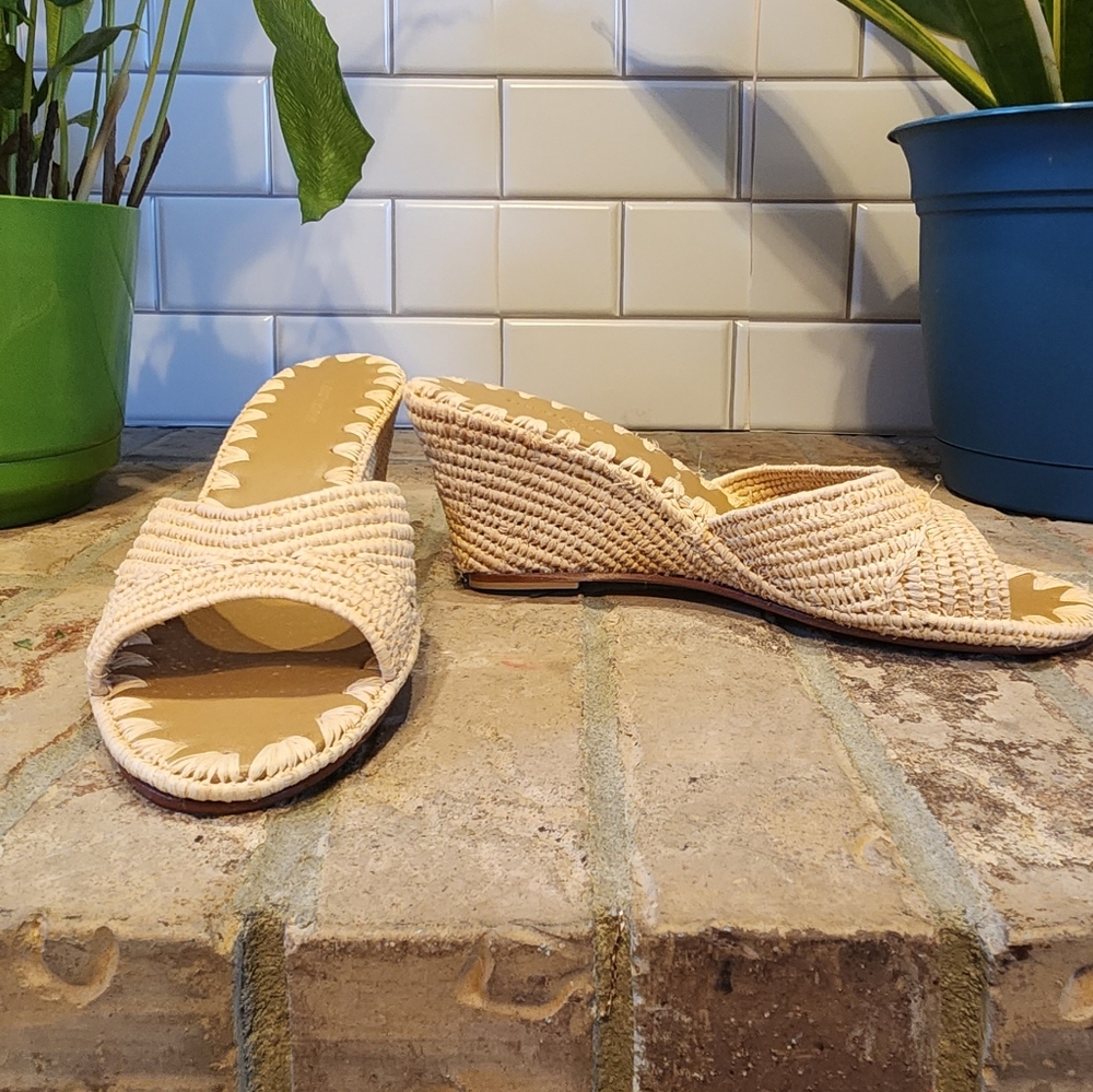 NWOB Carrie Forbes Handmade Woven Cream Wedge Sandals Size 7.5